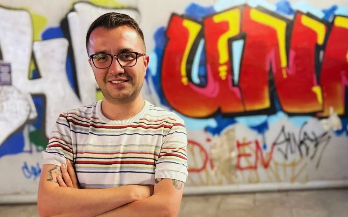 トルコでLGBTI+施設への一斉摘発続く、イスタンブール裁判所前で抗議デモに警察が介入