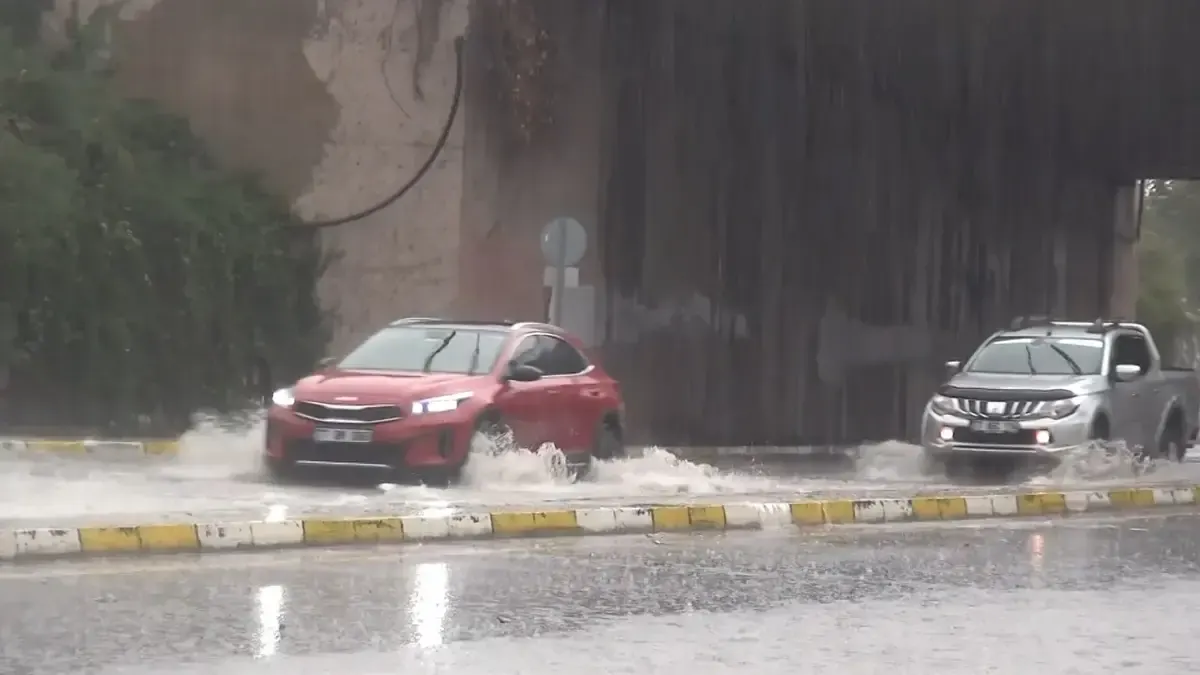 トルコ・ヤロヴァで集中豪雨、生活に影響