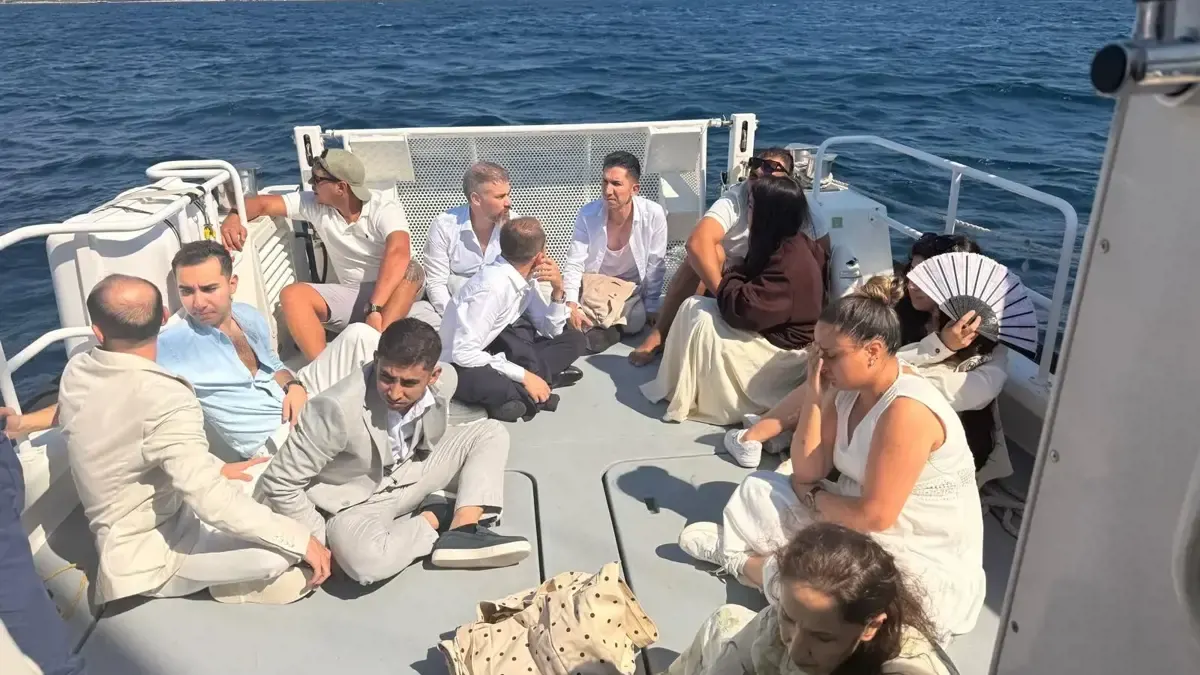 トルコ・ムーラ沖でヨットから不法移民12人を拘束