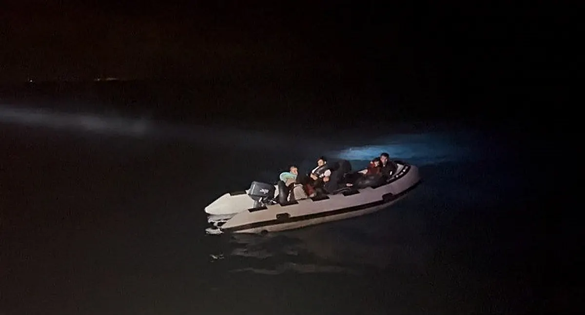 ディディム沖で漂流のボートから不正規移民7人を救助