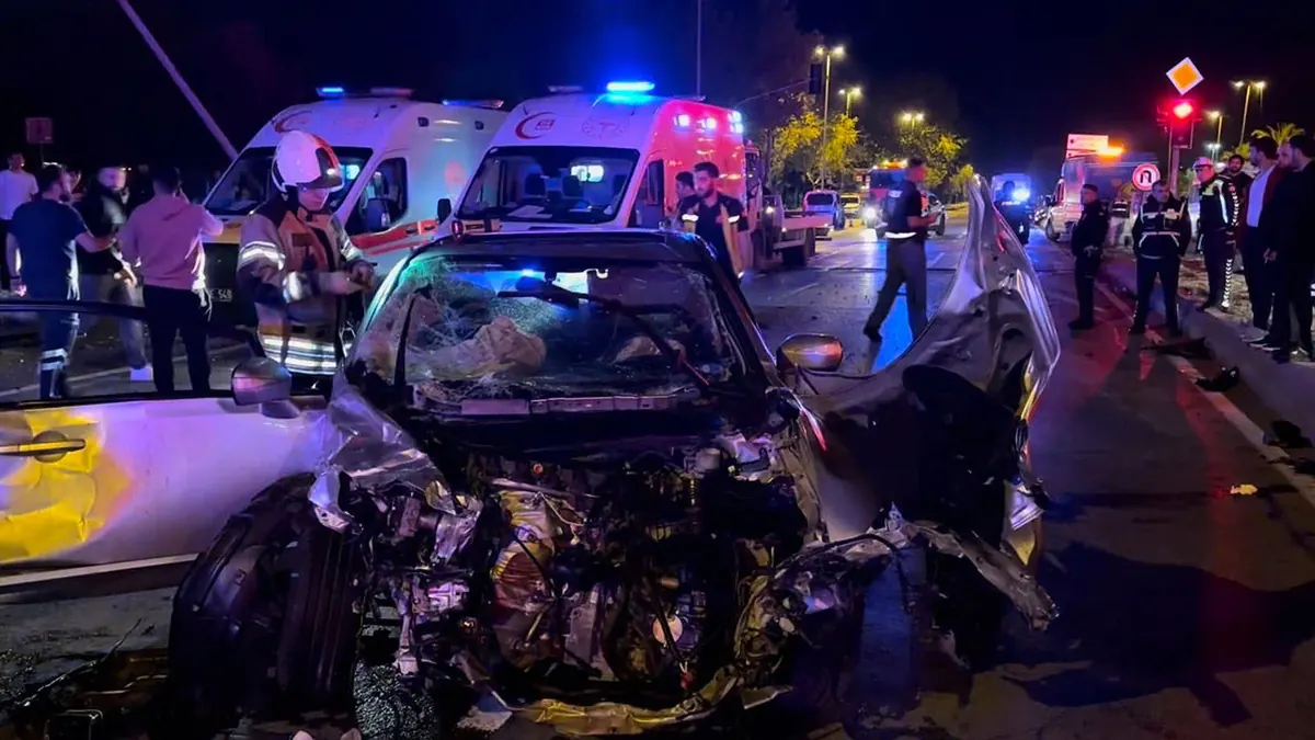 マルテペで車2台が衝突、11人負傷（うち重傷2人）