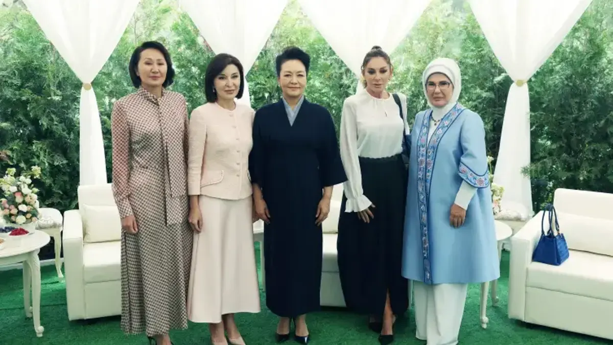 エミネ・エルドアン大統領夫人、キルギスで首脳夫人らと会合