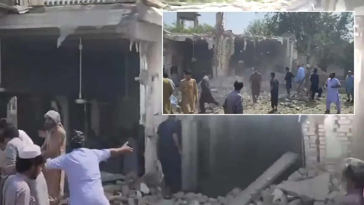 パキスタンのモスク近くで爆発、15人死亡、50人以上負傷