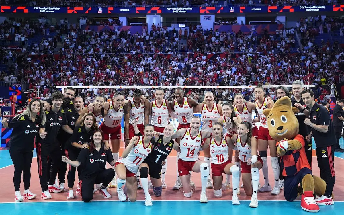 トルコ女子バレー「スルタンズ」、欧州選手権で準決勝進出
