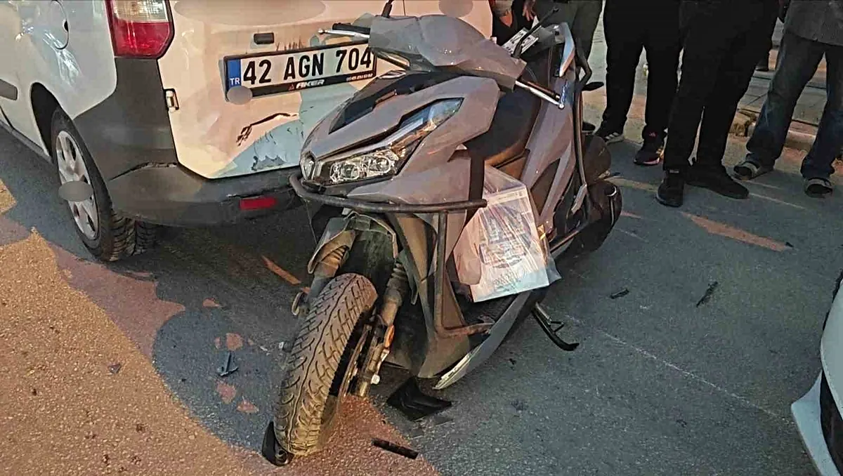 トルコ・ヤルヴァチで玉突き事故、バイク運転者が負傷　ヘルメットが命を守る