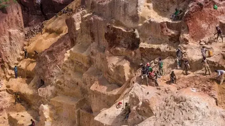 スーダンの金鉱山で崩落、少なくとも60人死亡