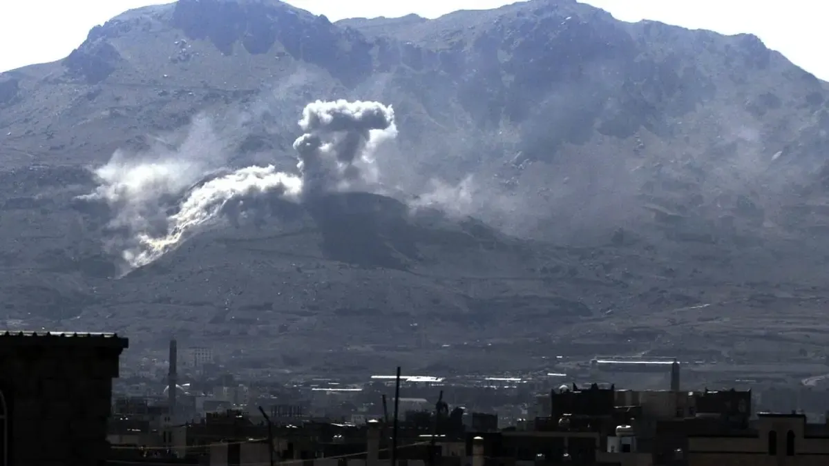 イエメンで戦闘機がフーシ派拠点を空爆、民間人4人死亡
