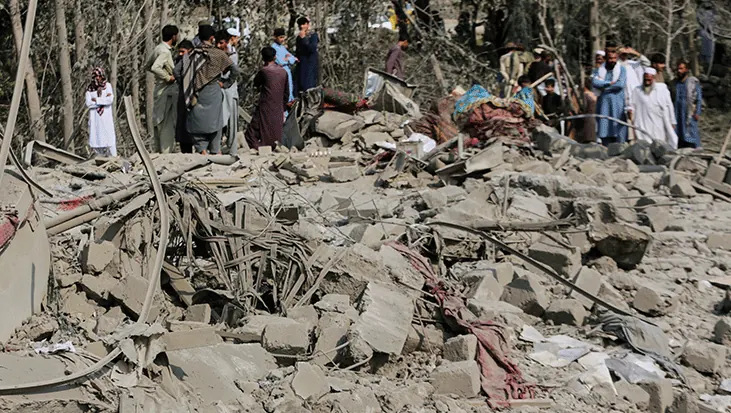 パキスタン、アフガニスタン国境に空爆　28人死亡