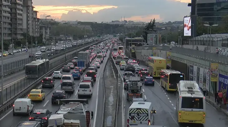 イスタンブールで夕方の交通渋滞が深刻化：混雑度78％
