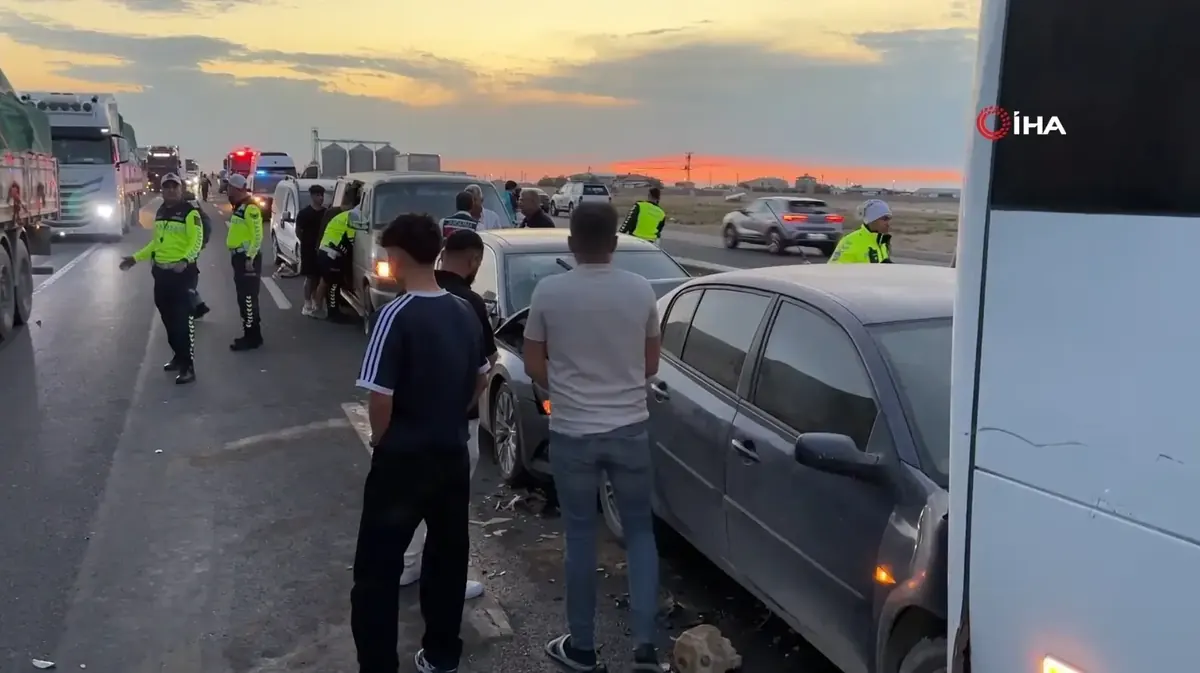 アクサライ＝コンヤ高速道路で砂嵐による多重事故、15人負傷