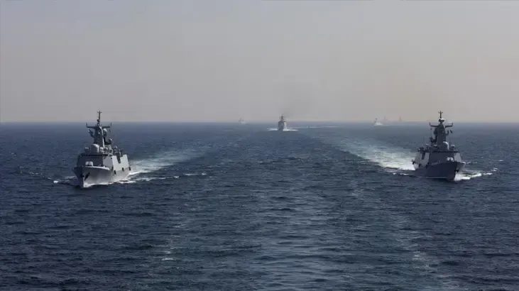 オマーン海でインドとパキスタンの軍艦が衝突
