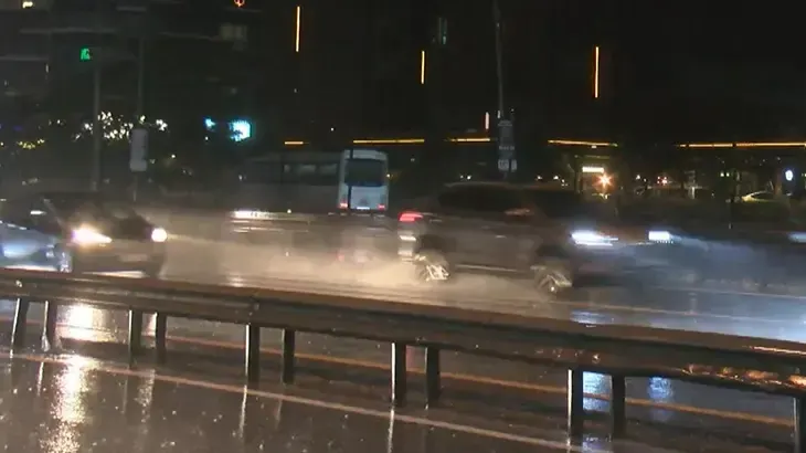 イスタンブールで夕方から豪雨が激しさを増す